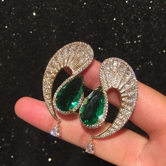 18k Emerald Talay Earrings - Picture 4 of 9